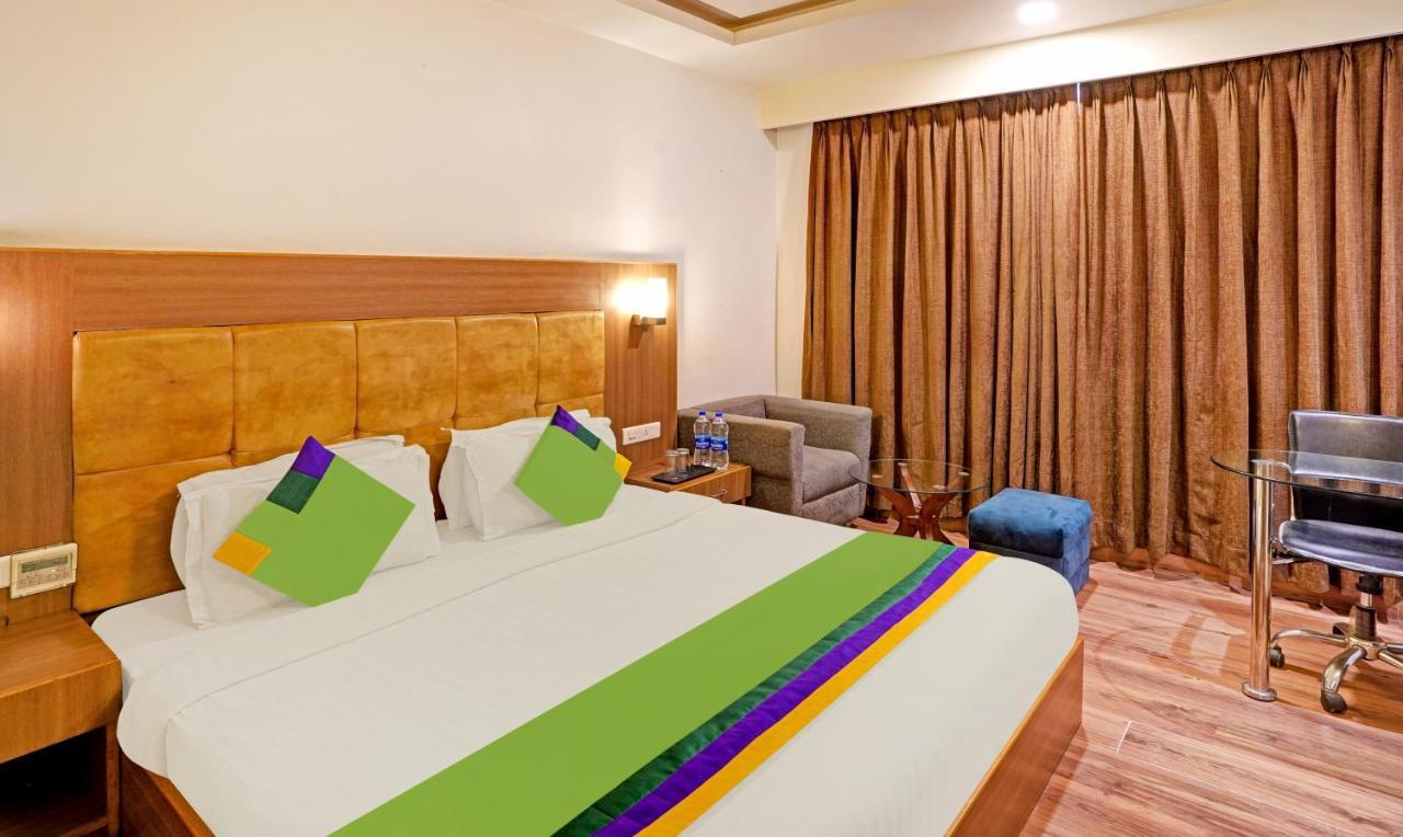Treebo Royal Cm - City Center 3*